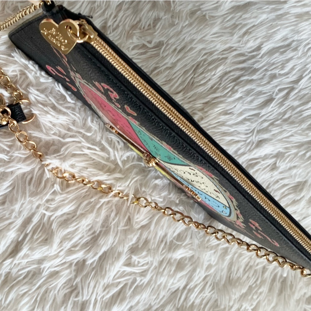 BETSEY JOHNSON SPIN ⚫️🔛(game) purse. 
Like New. - Picture 4 of 10